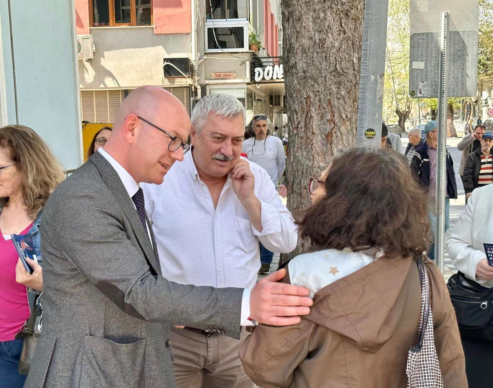 CHP Balıkesir 2. Sıra Milletvekili Adayı Serkan Sarı, Susurluk’ta ilçe başkanlığı ve esnaf ziyareti gerçekleştirdi. Ziyaretlerin ardından değerlendirmelerde bulunan Sarı, “Balıkesir’de tarih yazacağız!” dedi.