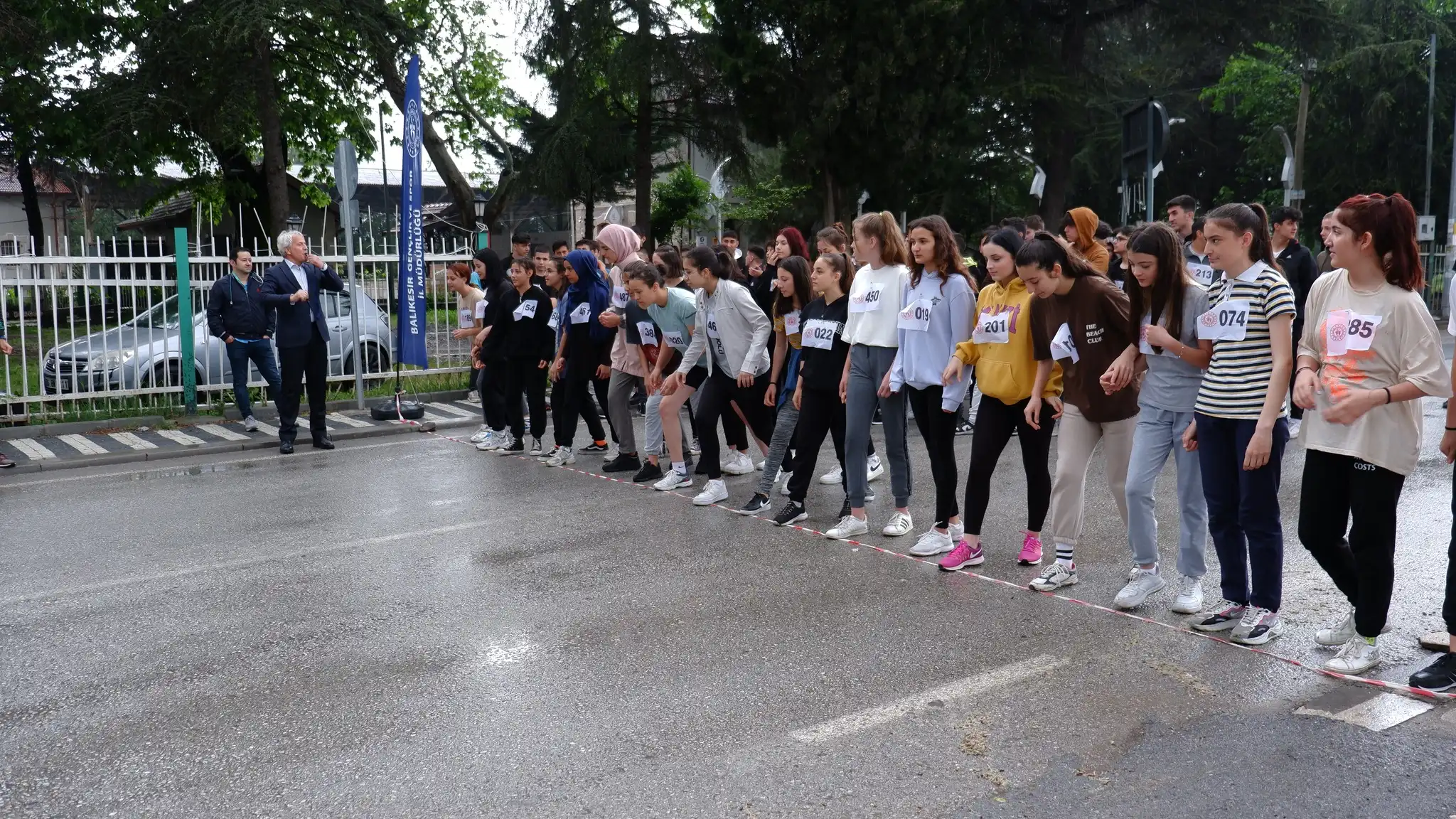 19 Mayıs Atatürk'ü Anma, Gençlik ve Spor Bayramı etkinlikleri çerçevesinde Susurluk Gençlik ve Spor İlçe Müdürlüğü tarafından düzenlenen Gençlik Koşusunda dereceye giren yarışmacılar ödüllerini aldı.