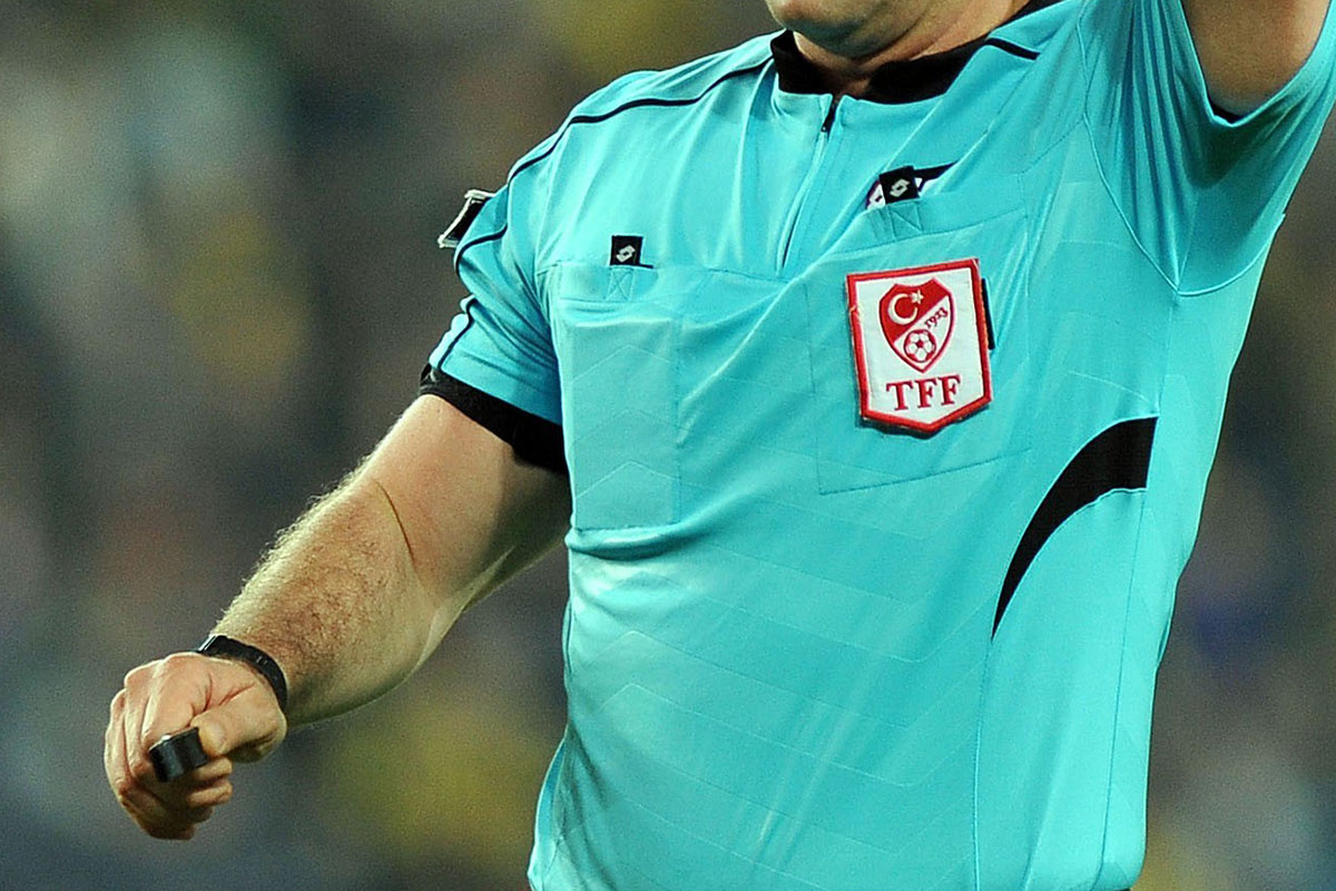 TFF, Spor toto 1.Lig’in 36. haftasında oynanacak karşılaşmalarda görev alacak hakemleri açıkladı. Bandırmaspor- Boluspor maçında Murat Erdoğan düdük çalacak.
