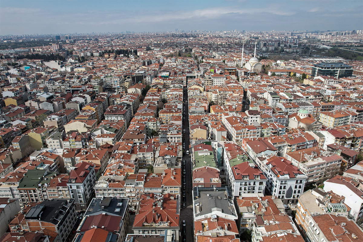 Kiraların artacağını düşünen ve yüzde 25 sınırında takılmak istemeyen mülk sahipleri evlerini kiralamadı. Bu durum İstanbul'da boş ev sayısının 400 bini aşmasına yol açtı.