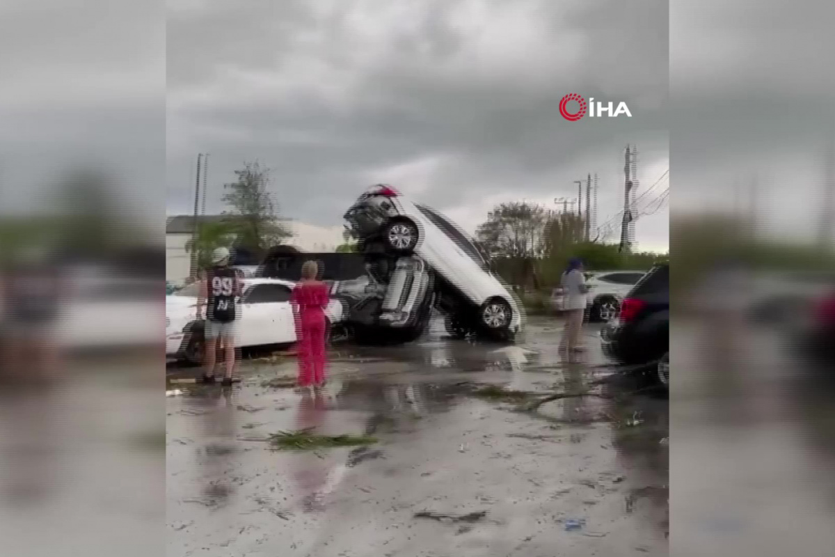 ABD’yi yine hortum vurdu. Florida eyaletinde hortum yoldaki araçları uçurdu.