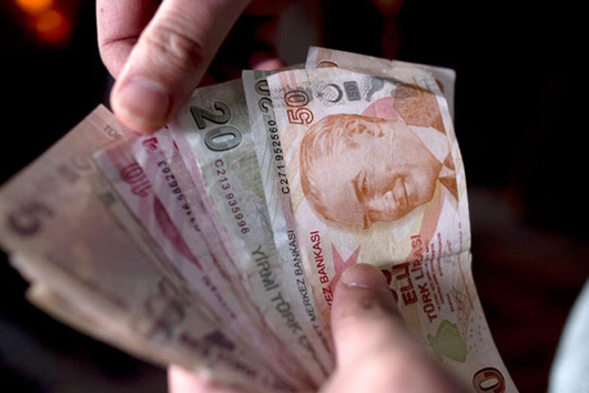 Sosyal medyada yer alan, "Temmuz ayında en düşük memur maaşının net 17 bin lira olacağı" iddiaları üzerine İletişim Başkanlığı, net memur maaşının 22 bin lira olacağını belirtti.