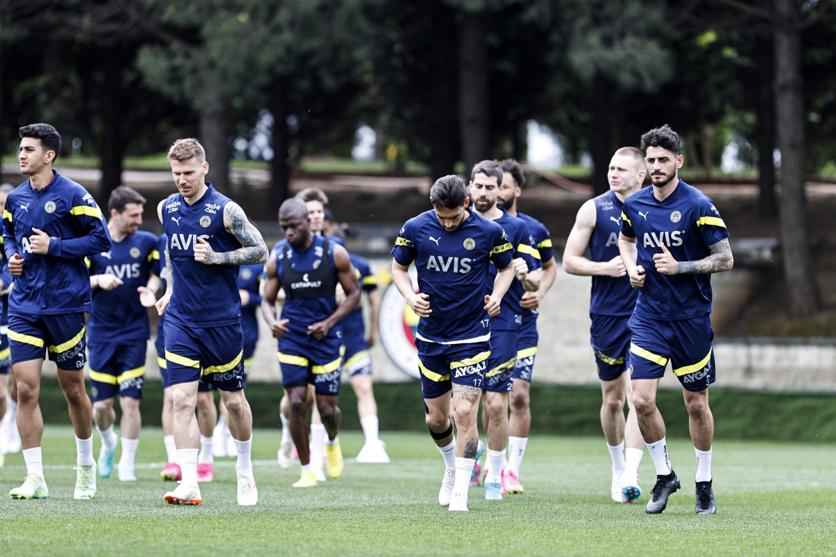 Fenerbahçe, Spor Toto Süper Lig'in 36. haftasında evinde karşılaşacağı Antalyaspor maçına yönelik hazırlıklarını sürdürdü. Bugün gerçekleştirilen antrenmanla birlikte takım çalışmalarına devam edildi.