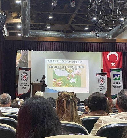 Ünlü Japon deprem uzmanı, yüksek mimar, yüksek inşaat mühendisi ve Japonya Yurt Dışı İnşaat Şirketleri Derneği Genel Sekreteri Yoshinori Moriwaki, ”Bandırma deprem riski bakımından Türkiye’de 4. sırada”!