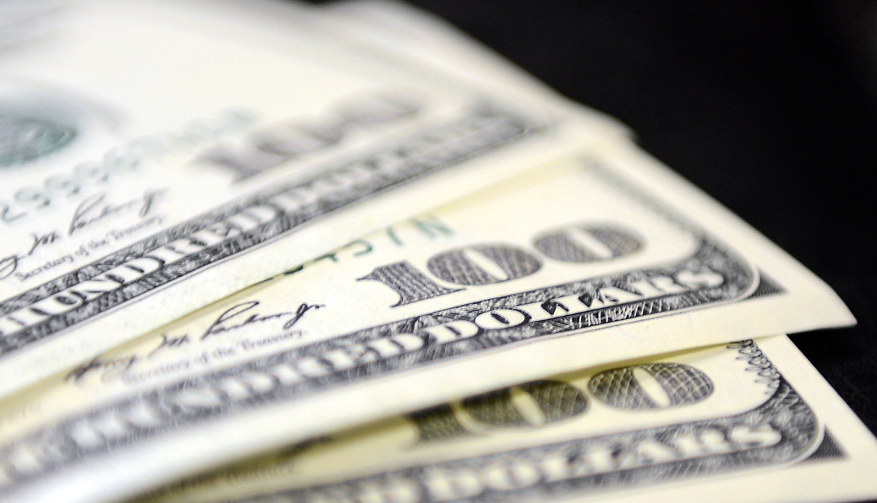 Dolar 02.05.2023 gününe 19,4660 liradan, euro ise 21,3840 liradan başladı. DÖVİZ