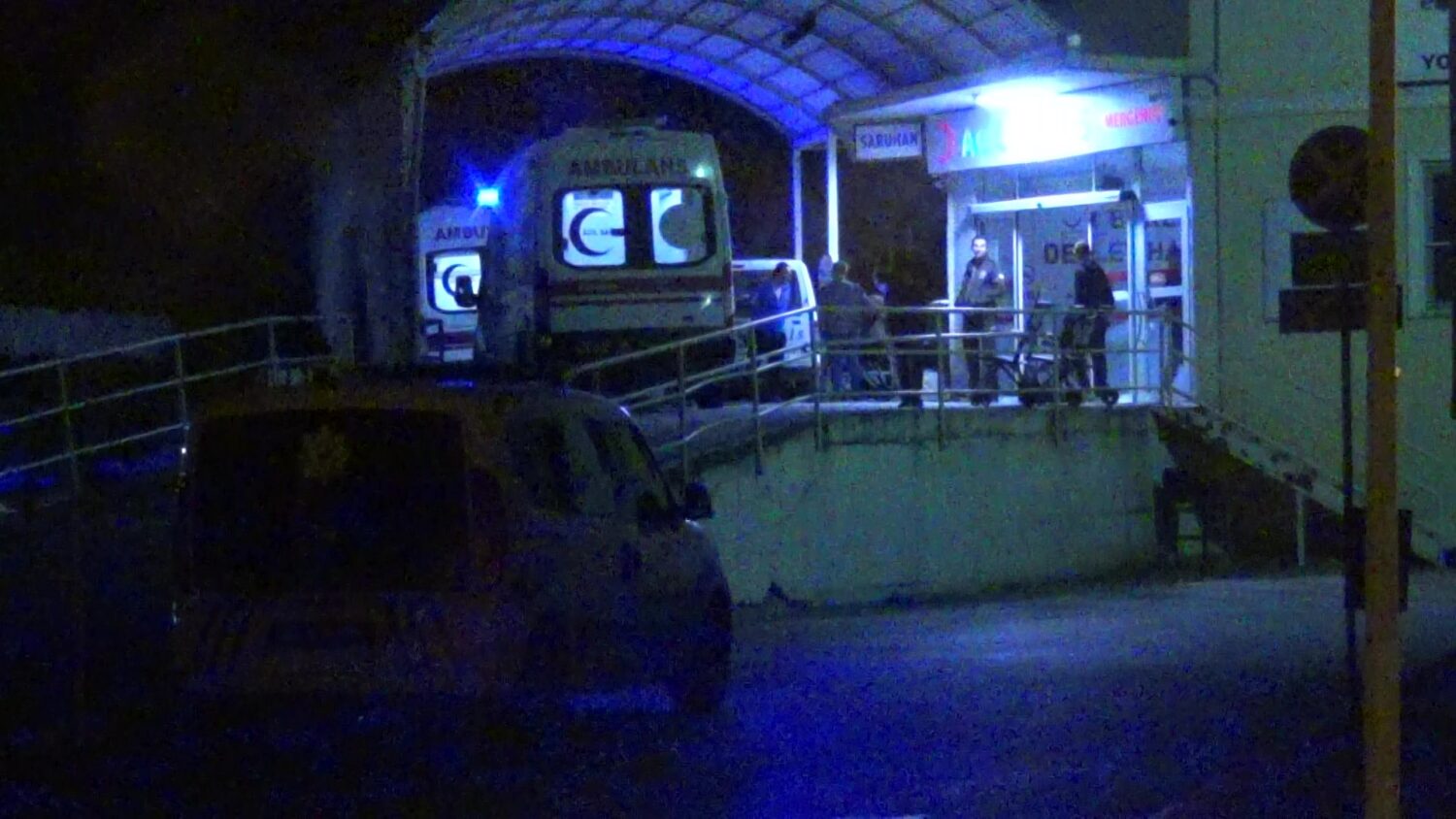 BALIKESİR'DE YEDİKLERİ TAVUK DÖNERDEN 13 KİŞİ ZEHİRLENEREK HASTANEYE KALDIRILDI
