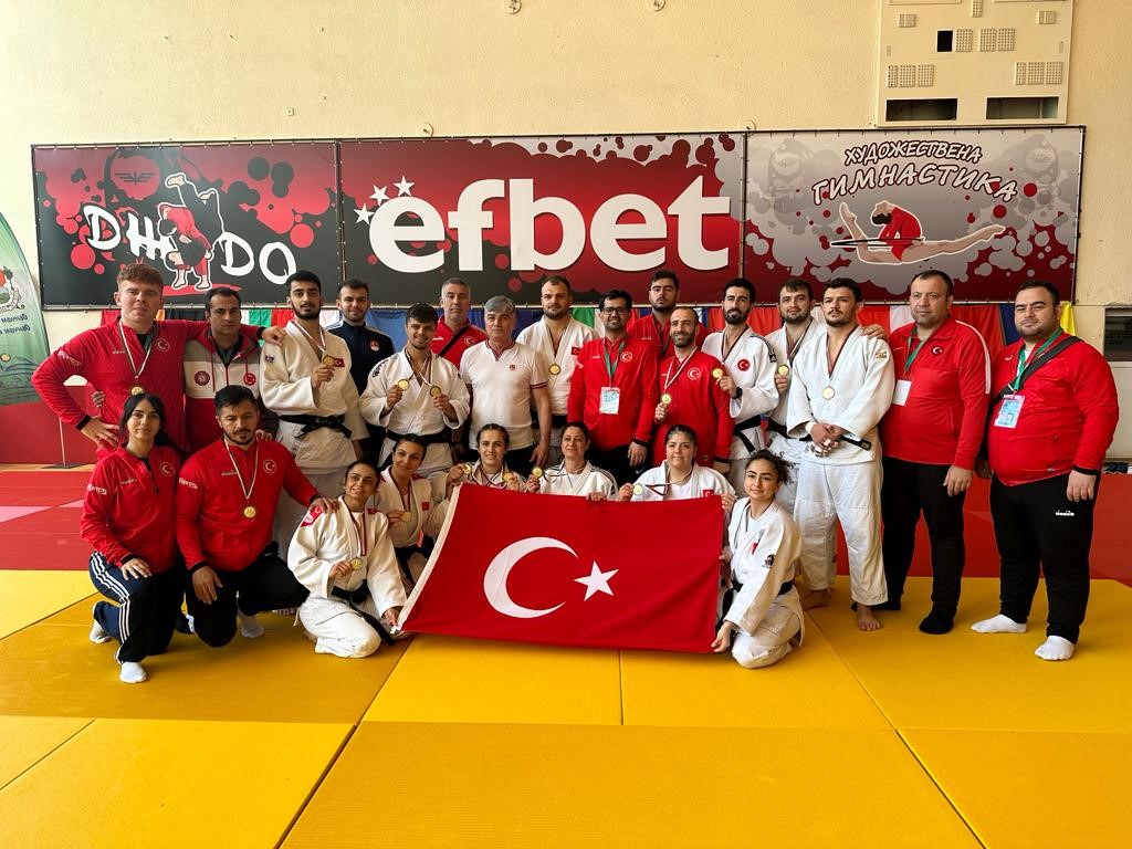 İŞİTME ENGELLİ JUDOCULARDAN TAKIMLARDA İKİ MADALYA