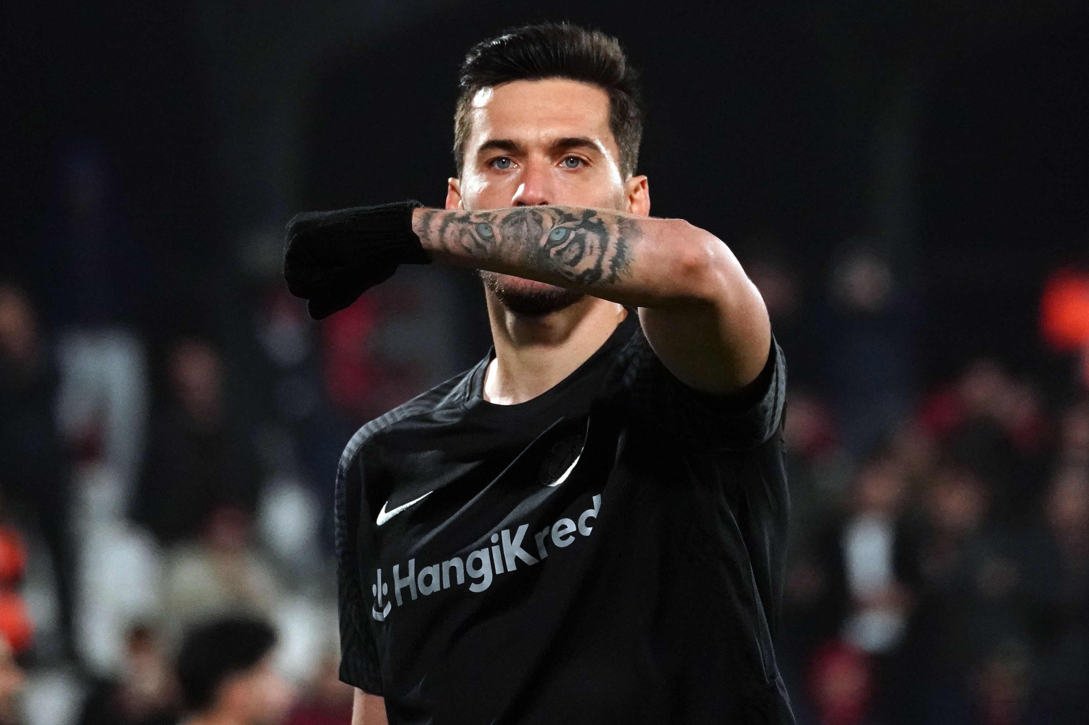 Ümraniyespor'un milli futbolcusu Umut Nayir, Sivasspor karşısında attığı 3 golle kariyerindeki ilk hat-trick'ini yaparken, bu sezon da 15 gole ulaştı.