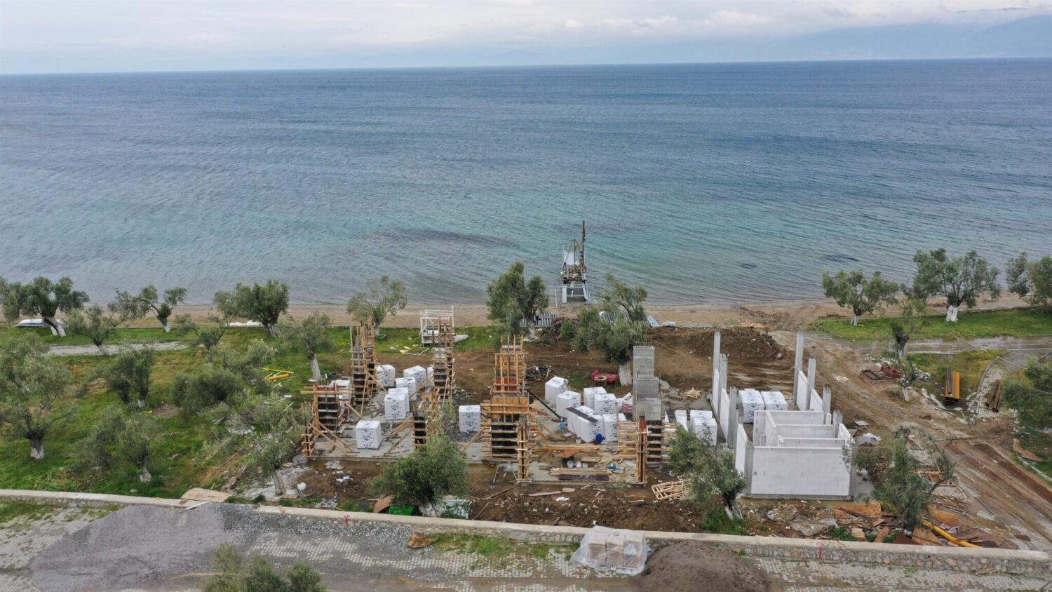 Turizmi 20 ilçe ve 12 aya yaymak için çalışmalarını sürdüren Balıkesir Büyükşehir Belediyesi, Gömeç Karaağaç’ta mavi bayraklı plajları ve su altı heykel galerisini kapsayan büyük bir alanda 