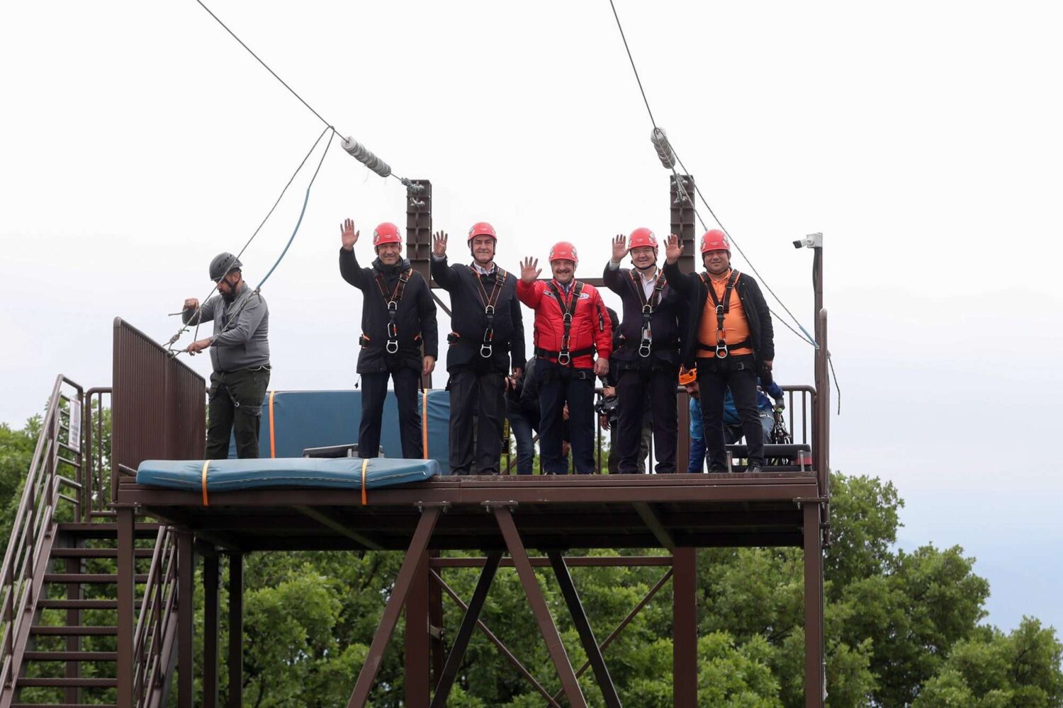 BAKAN VARANK, HAVALARA UÇTU BAKAN VARANK, MACERA BURSA'DA BAKAN VARANK, ADRENALİN TUTKUNLARININ HEYECANINA ORTAK OLDU