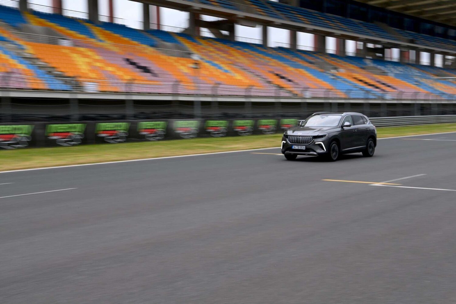 TOGG İNTERCİTY İSTANBUL PARK PİSTİ'NE ÇIKTI BAŞKAN YAZICI, TOGG ARACIYLA 0'DAN 100 KM HIZA 7 SANİYEDE ULAŞTI TUZLA BELEDİYE BAŞKANI DR. ŞADİ YAZICI, TOGG'UN PERFORMANSINA 10 ÜZERİNDEN 10 VERDİ