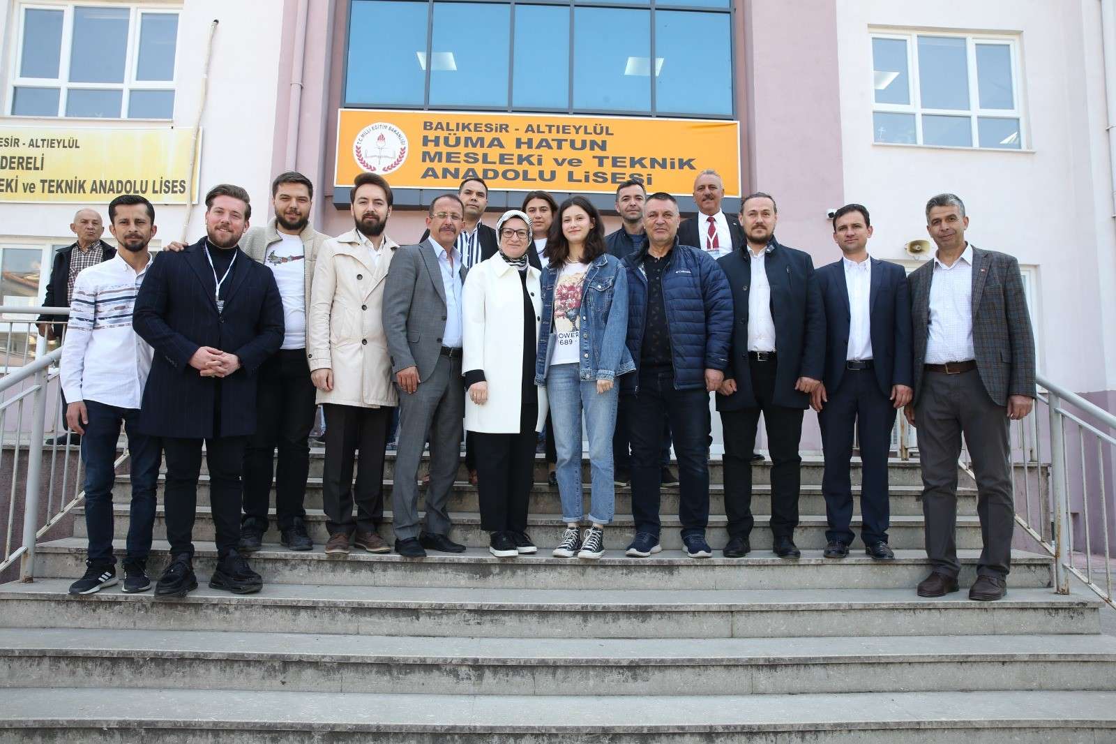 AK Parti Genel Başkan Yardımcısı Belgin Uygur ve CHP Genel Başkan Yardımcısı Ahmet Akın, Balıkesir