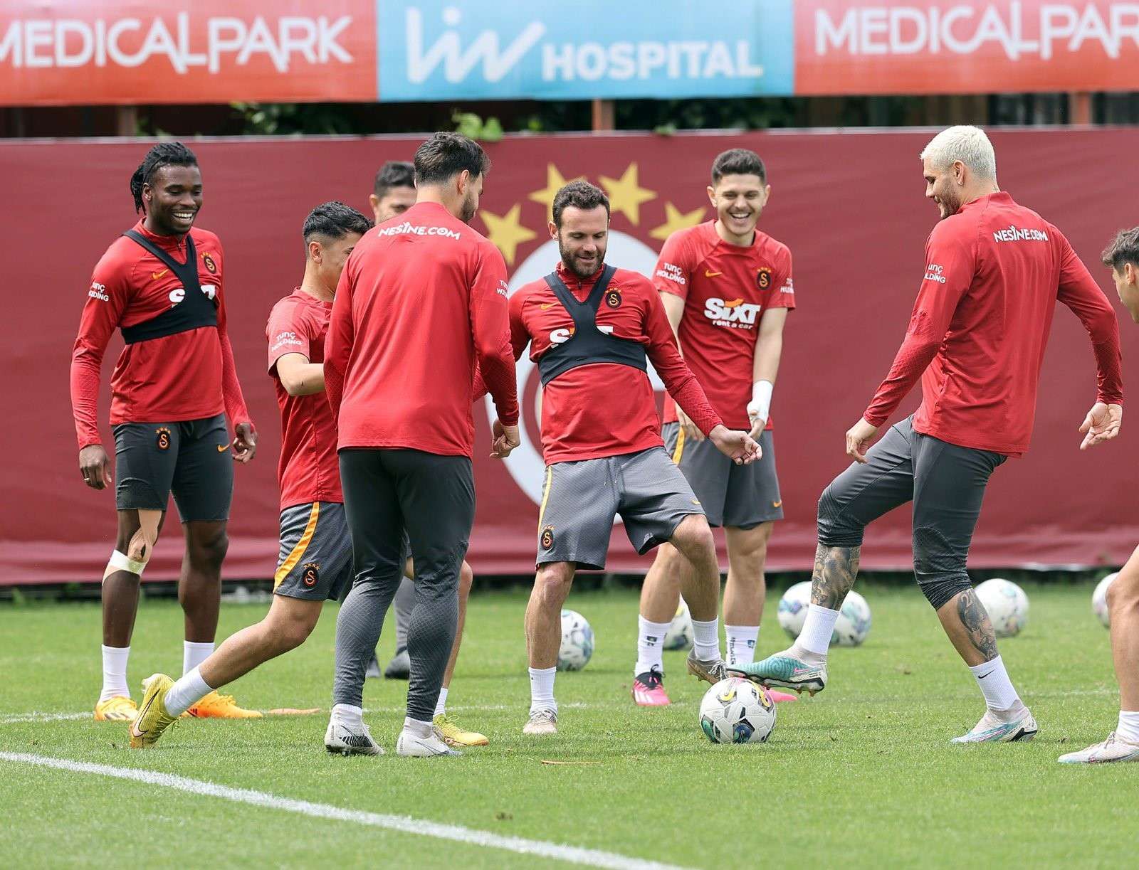 Galatasaray, Süper Lig’in 34. haftasında İstanbulspor ile oynayacağı maçın hazırlıklarını bugün yaptığı antrenmanla sürdürdü.