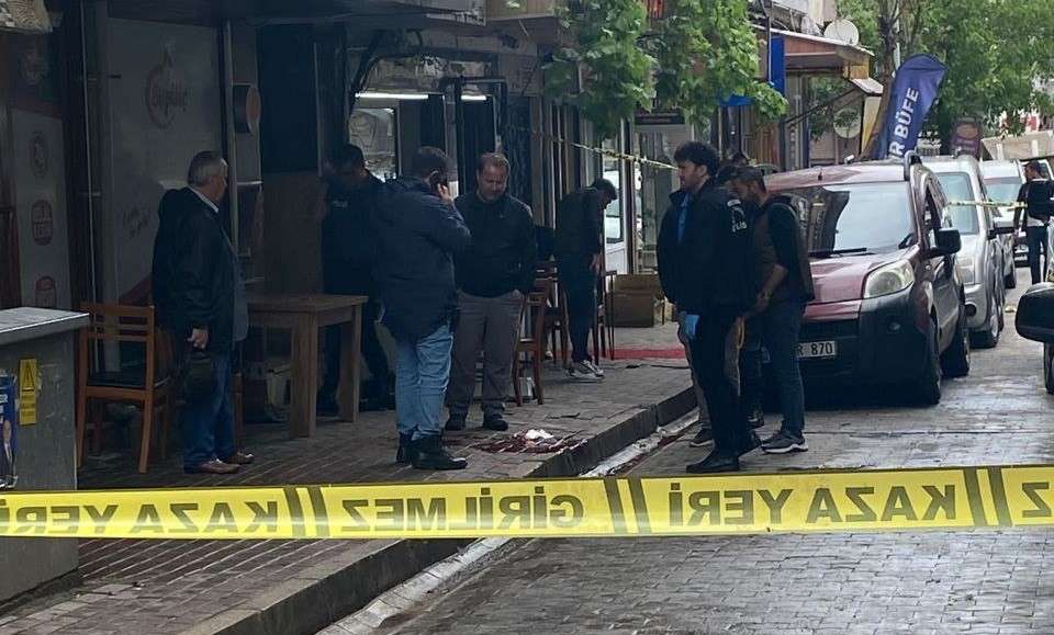 Balıkesir'in Bandırma ilçesinde, iki taraf arasında çıkan tartışmada 1 kişi silahla vurularak yaralandı.