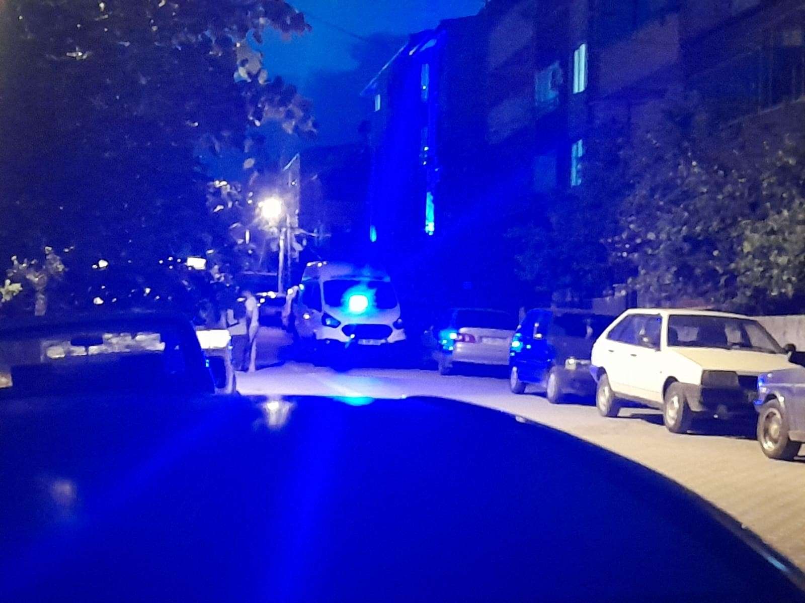 Balıkesir’in Edremit ilçesinde apartmanın ikinci katından düşen 1,5 yaşındaki Kağan bebek hastanede tedavi altına alındı.