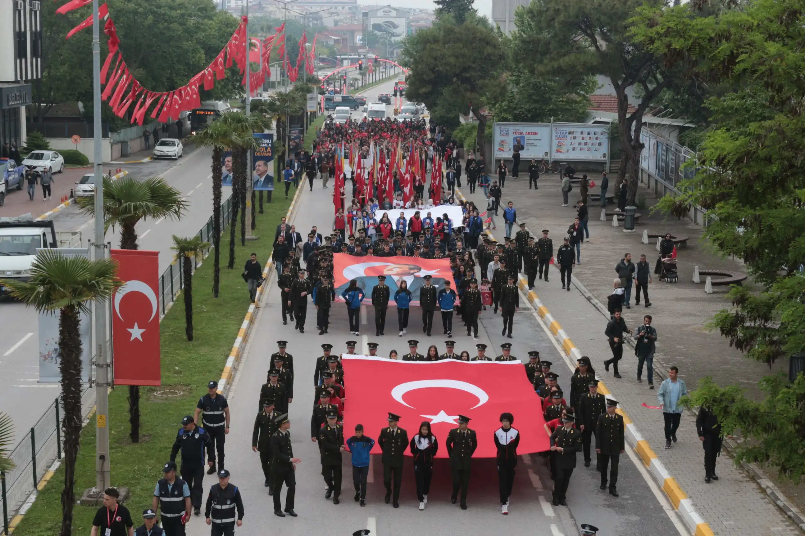 19 Mayıs Atatürk’ü Anma, Gençlik ve Spor Bayramı Balıkesir’de düzenlenen törenlerle kutlandı.
