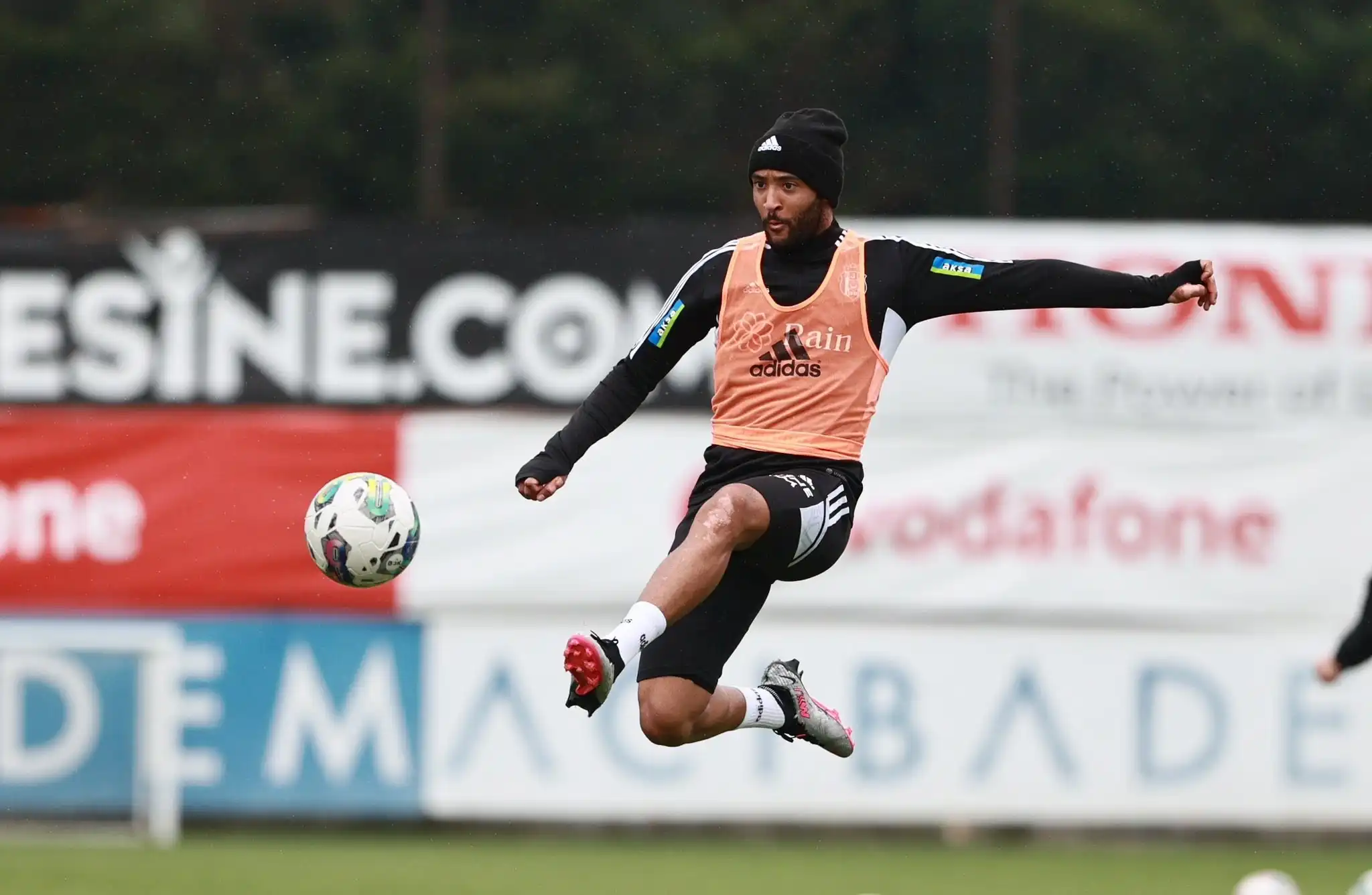 Beşiktaş, Spor Toto Süper Lig’de Adana Demirspor ile oynayacağı maçın hazırlıklarına, bu sabah BJK Nevzat Demir Tesisleri’nde yaptığı antrenmanla devam etti.