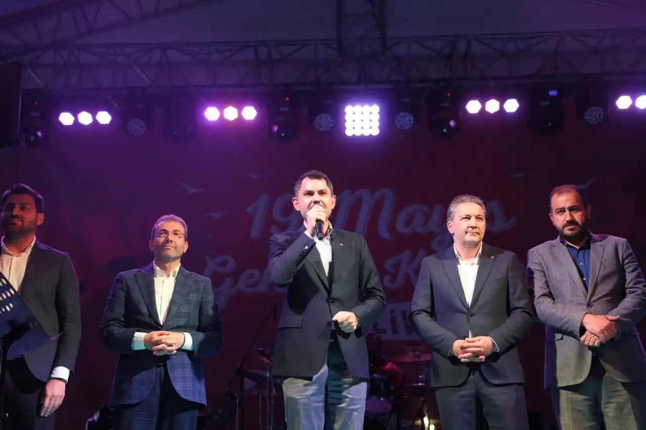 Çevre, Şehircilik ve İklim Değişikliği Bakanı Murat Kurum, 19 Mayıs Atatürk’ü Anma Gençlik ve Spor Bayramı sebebiyle Pendik’te Koliva konserinde gençlerle bir araya geldi.