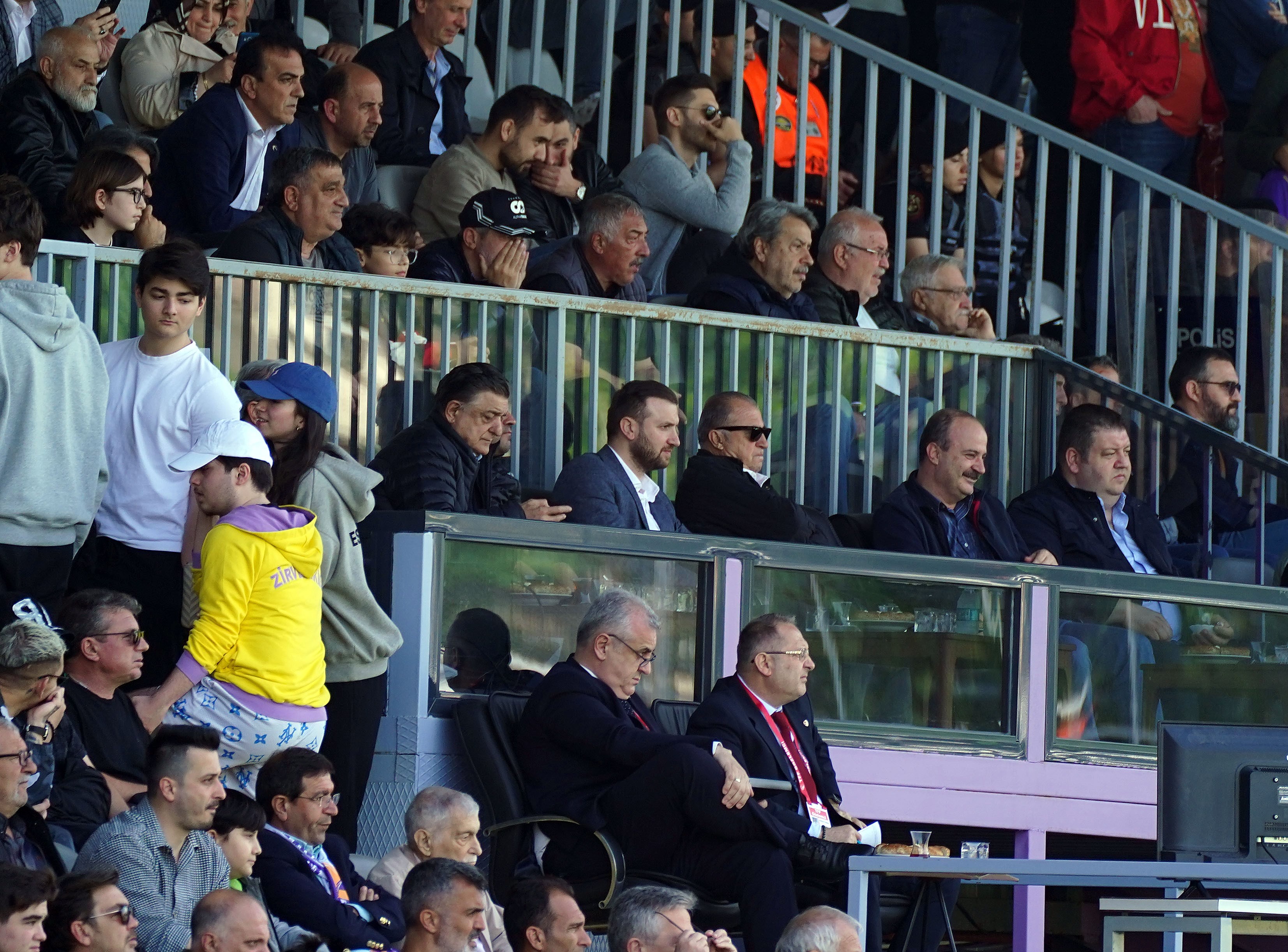 Fatih Terim, Spor Toto 1. Lig'in 38. haftasında Eyüpspor ile Ankara Keçiörengücü arasındaki maçı tribünden izleyerek, eski öğrencisi Arda Turan'a destek verdi.