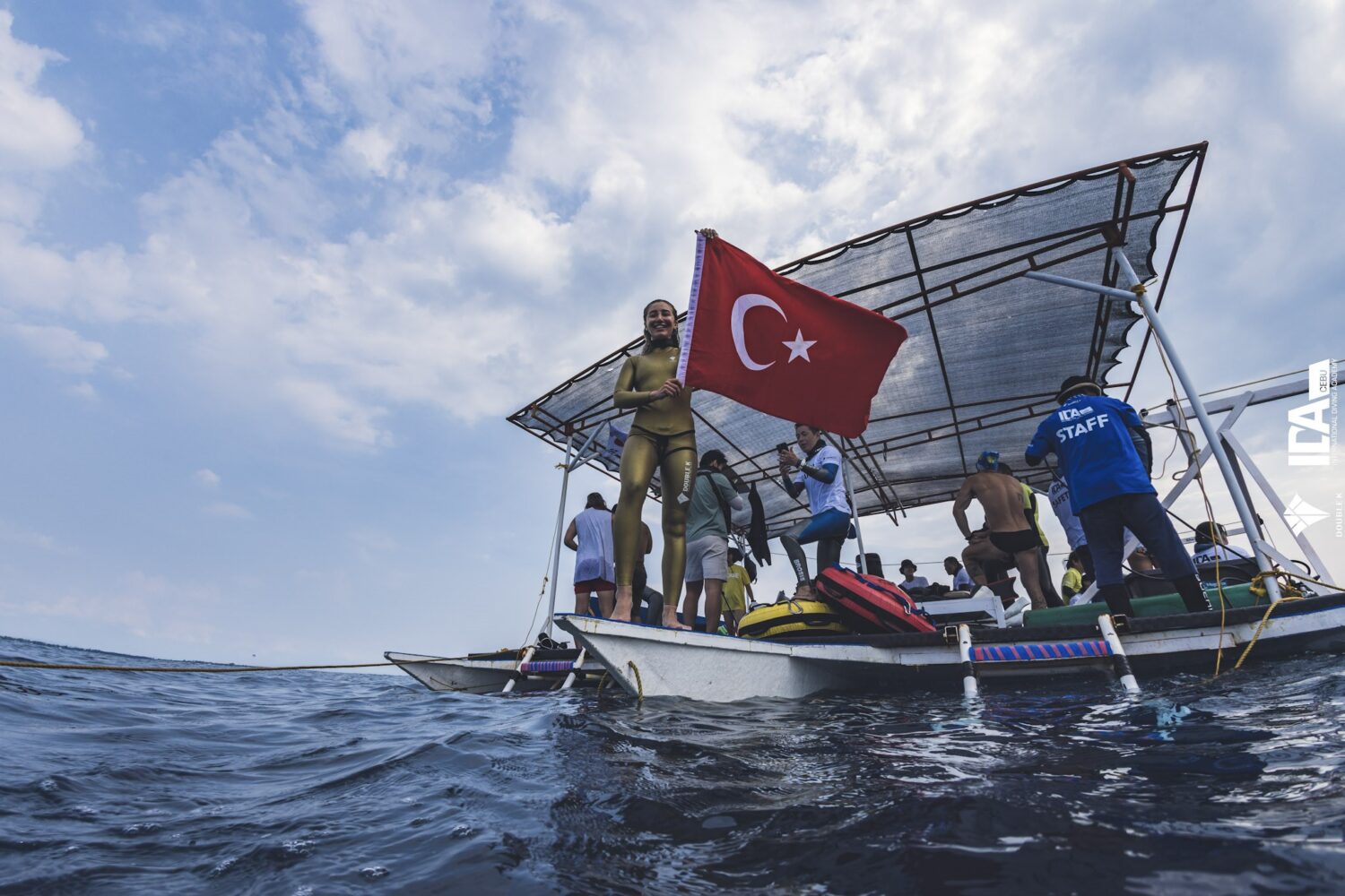 Serbest Dalış Dünya Kupası'nın ayaklarından birisi olan Ida Depth Challenge’da Şahika Ercümen 85 metreye kadar dalarak hem Türkiye rekorunu geliştirdi hem de kıta rekorunu kırdı.