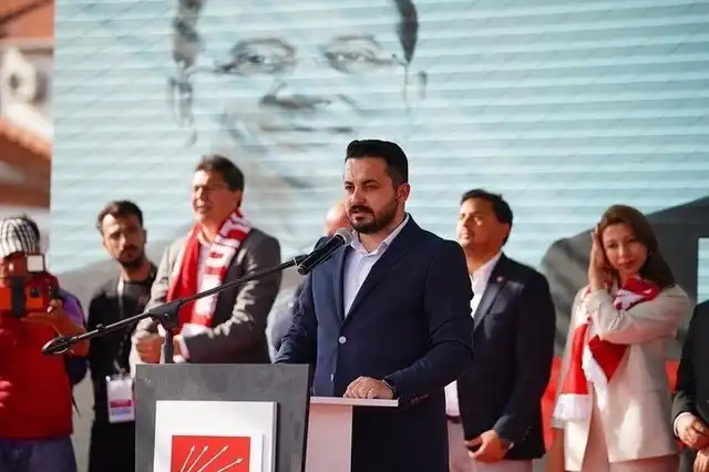 Balıkesir'de 14 Mayıs seçimleri sonuçlarının ardından, DEVA Partisi'nin İl Başkanı Mehmet Ergül ve eski İl Başkanı Kemal Aydemir, il başkanlığı görevlerinden ve partilerinden istifa ettiler.