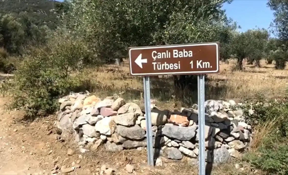 Balıkesir Edremit'te bulunan Çanlı baba türbesinin sorunlarına gün geçtikçe tepki artıyor