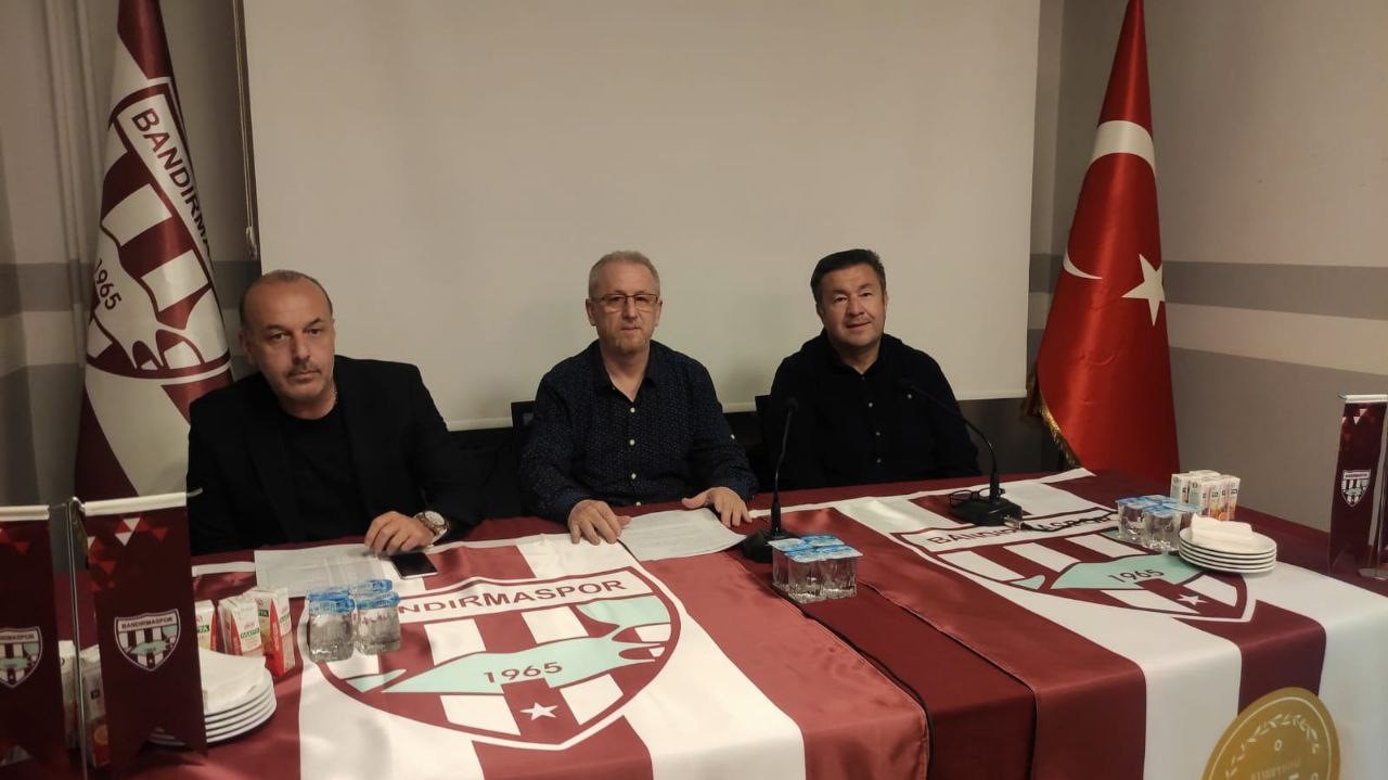 Bandırmaspor'un yeni Basın Sözcüsü Erol Rüzgar, ilk basın toplantısını düzenleyerek kulüpteki son gelişmeleri ve yeni yönetim kadrosunun görevlerini açıkladı.