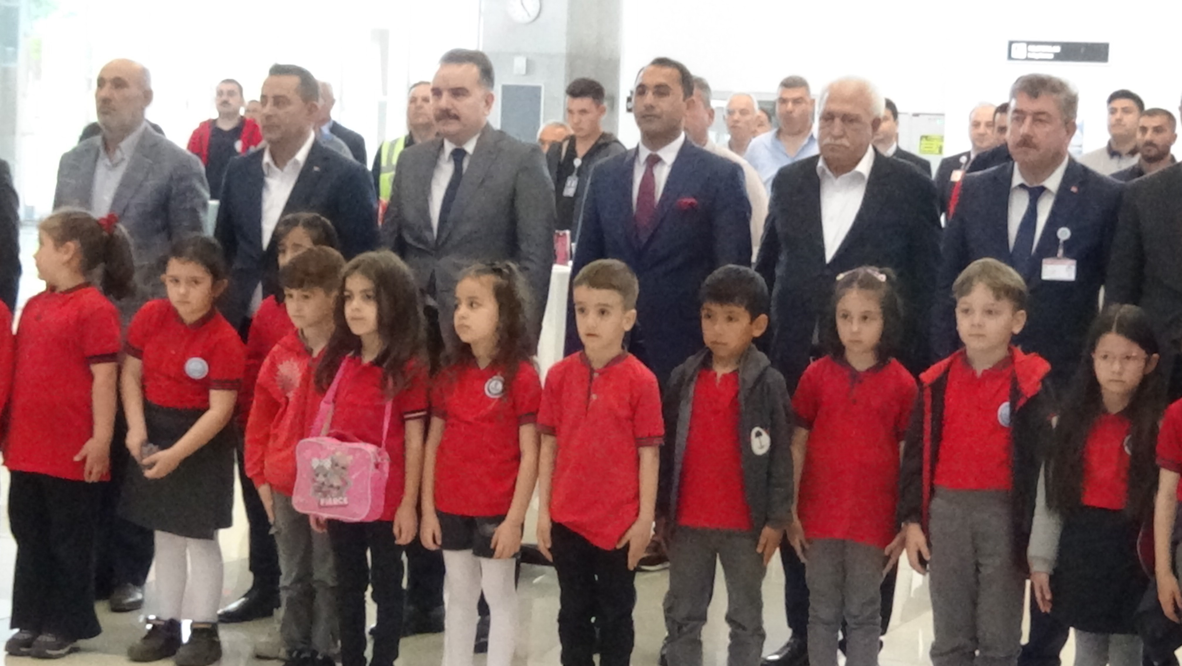 Gece gündüz çalışan Devlet Hava Meydanları İşletmesi (DHMİ)’nin 90. kuruluş yıl dönümü Balıkesir Koca Seyit Havalimanı'nda da kutlandı.