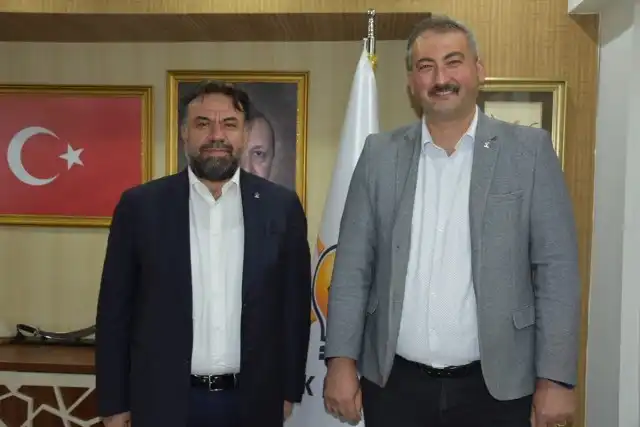 6 Nisan 2022’de Gelecek Partisi Balıkesir İl Başkanı olan Ali Ünal geçtiğimiz günlerde partisinden istifa ettiğini duyurmuştu. Ali Ünal, düzenlenen törenle AK Parti