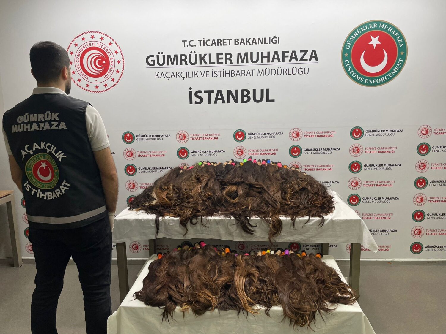 Sabiha Gökçen Havalimanı'nda Ticaret Bakanlığı Gümrük Muhafaza ekipleri tarafından yapılan bir operasyonda, 68 kilogram ağırlığında değeri 1 milyon 600 bin lira olan gerçek insan saçı bulundu.