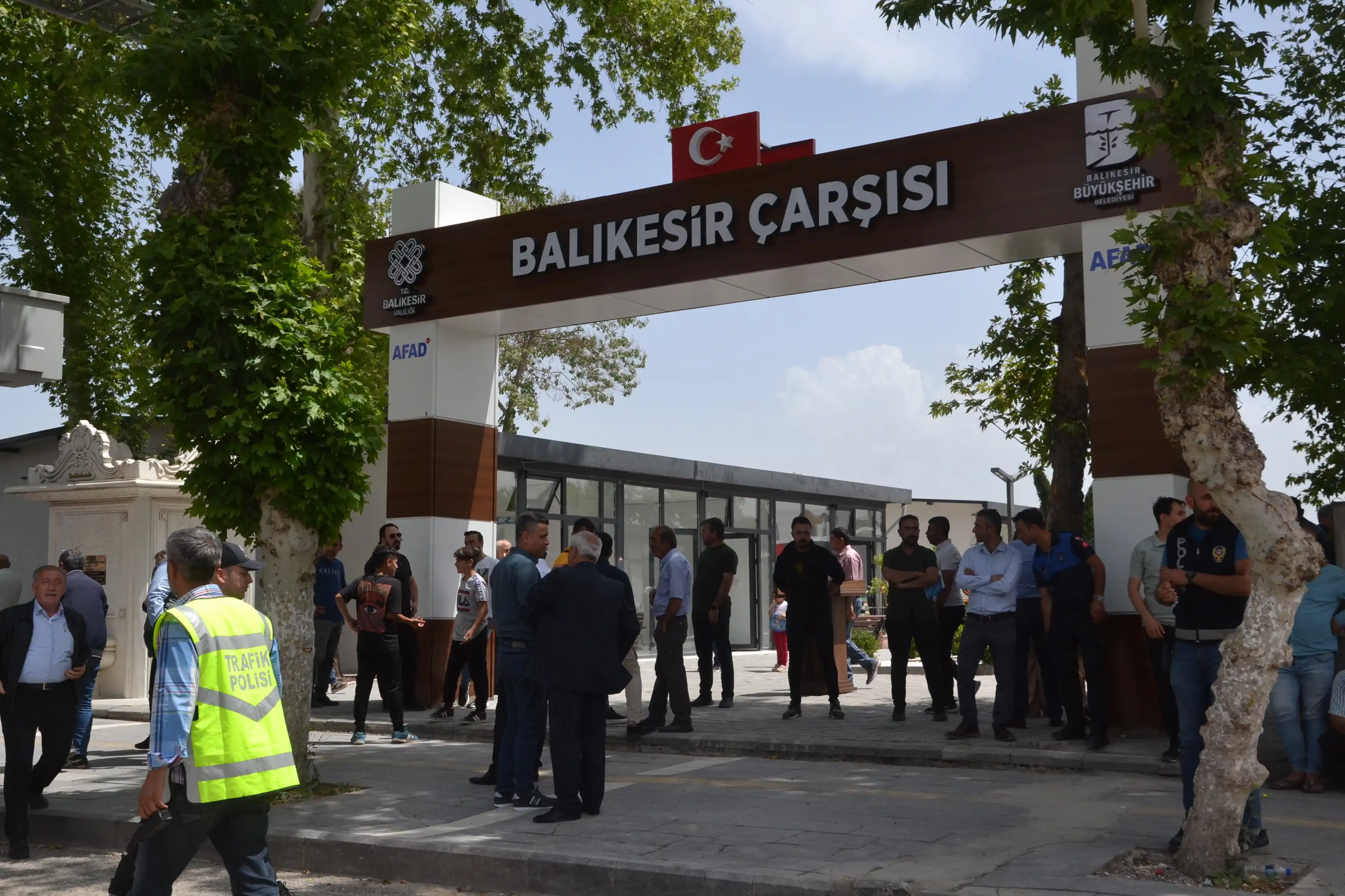 Kahramanmaraş merkezli 11 ili ve yaklaşık 14 milyon insanı etkileyen 6 şubat depreminden sonra Türkiye'nin her yerinden deprem bölgelerine yardım yağdı. Malatya ve Adıyaman'da Balıkesir Büyükşehir Belediyesi ve Balıkesir Valiliğinin yardım çalışmaları hala sürmekte.