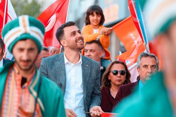 14 Mayıs tarihinde gerçekleştirilen seçimler sonrasında Balıkesir'den AK Parti Milletvekili seçilen ve 28 Mayıs’ta gerçekleştirilecek olan seçimlerde Cumhurbaşkanı Erdoğan için destek için gece gündüz çalışan Ali Taylan Öztaylan, “Bu şehrin evladıyız, Cumhurbaşkanımız Recep Tayyip Erdoğan’ın izinde tutkumuzla çalışırız, taahhüdümüzle hizmet ederiz” dedi.
