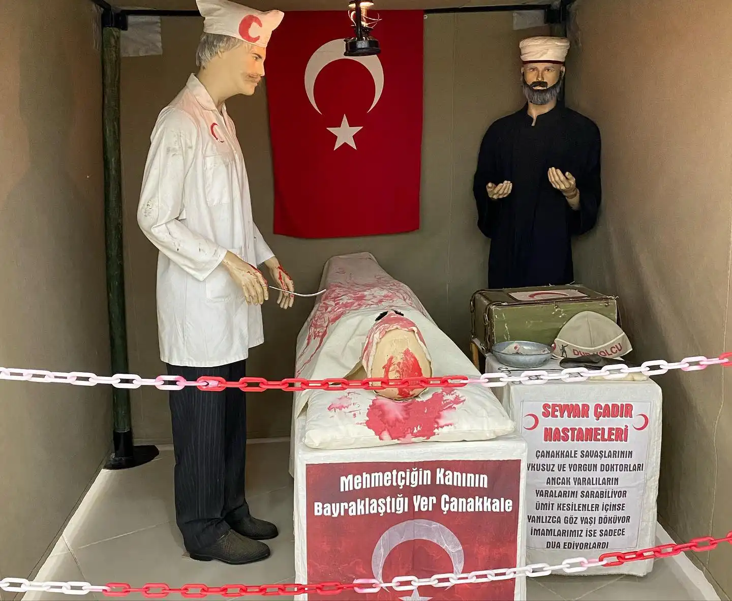 Belediye Kültür ve Sosyal İşler Müdürlüğünce “Gençlik Haftası” çerçevesinde 15-21 Mayıs tarihleri ile 09.00-18.00 saatleri arasında ziyarette açılan “Gezici Çanakkale Müzesi” gençlere Çanakkale Ruhunu yaşatmaya devam edecek.