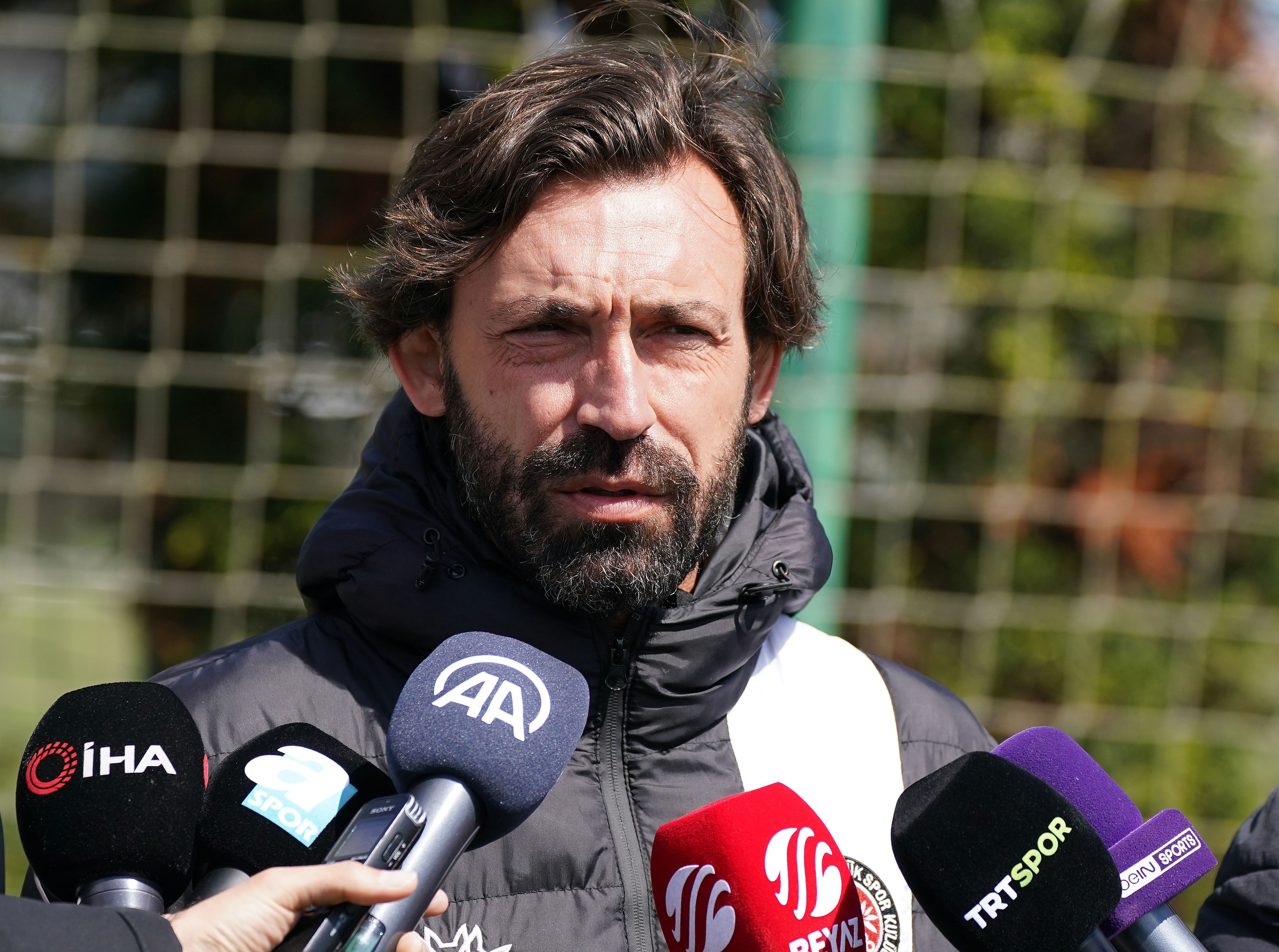 Fatih Karagümrük, İtalyan Teknik Direktör Andrea Pirlo ile olan işbirliğini sonlandırdığını duyurdu. Kulüp, gelecek sezon için Pirlo ile yoluna devam etmeme kararı aldı.