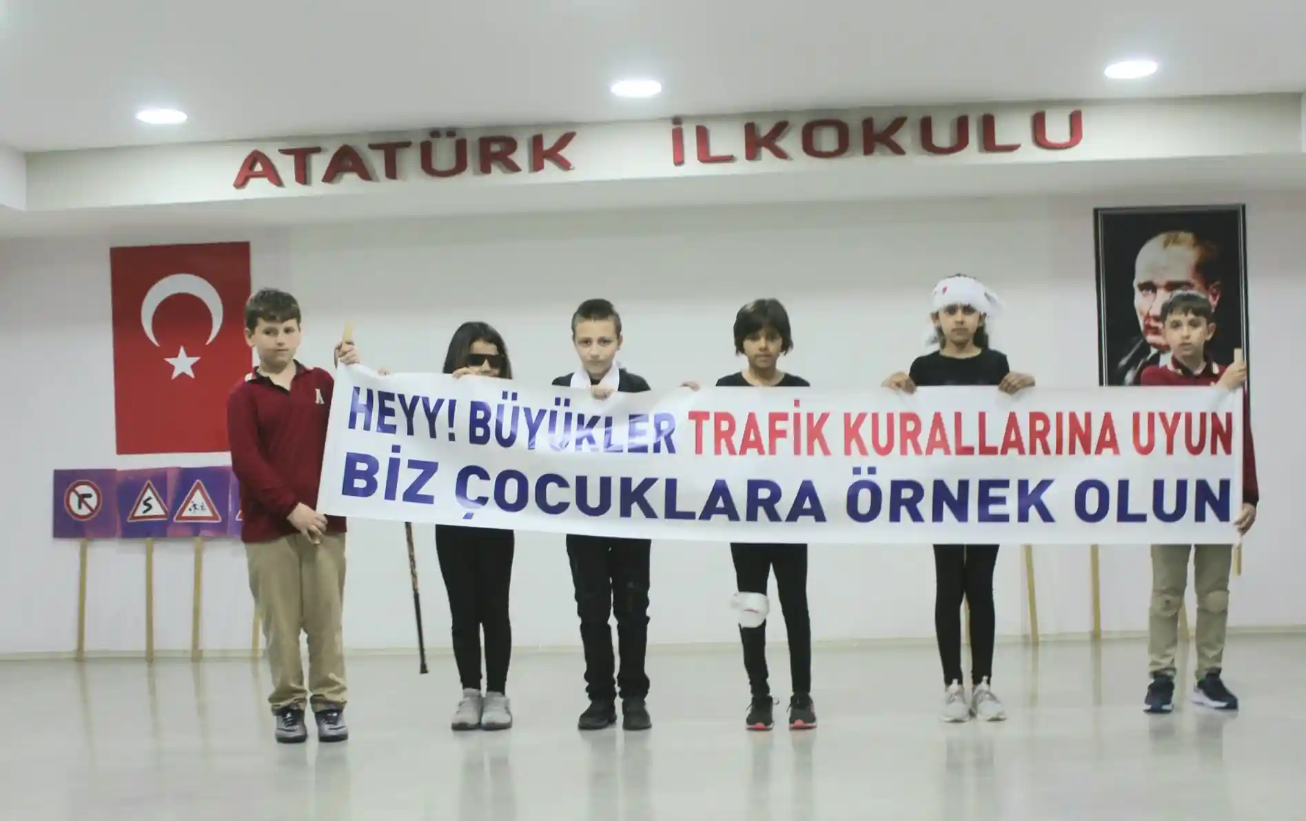 HEY BÜYÜKLER BİZ ÇOCUKLARA ÖRNEK OLUN!