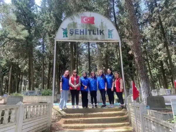 Susurluk’ta 19 Mayıs Atatürk'ü Anma Gençlik ve Spor Bayramı'nın 104’ncü yıl kutlamaları çerçevesinde başlayan Gençlik Haftası nedeni ile çelek koyma töreni düzenlendi.