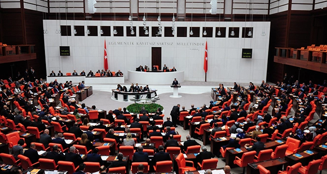 28. Dönem Milletvekili Genel Seçimi'nin kesin olmayan sonuçlarına göre AKP'den milletvekili seçilen Cumhurbaşkanlığı Kabinesi üyeleri belli oldu.