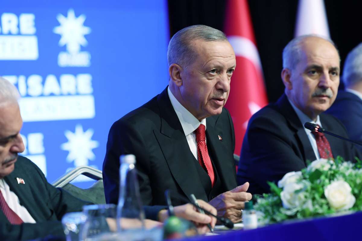 Cumhurbaşkanı Recep Tayyip Erdoğan, AK Parti İstanbul İl Başkanlığının Sütlüce binasındaki istişare toplantısına katıldı.