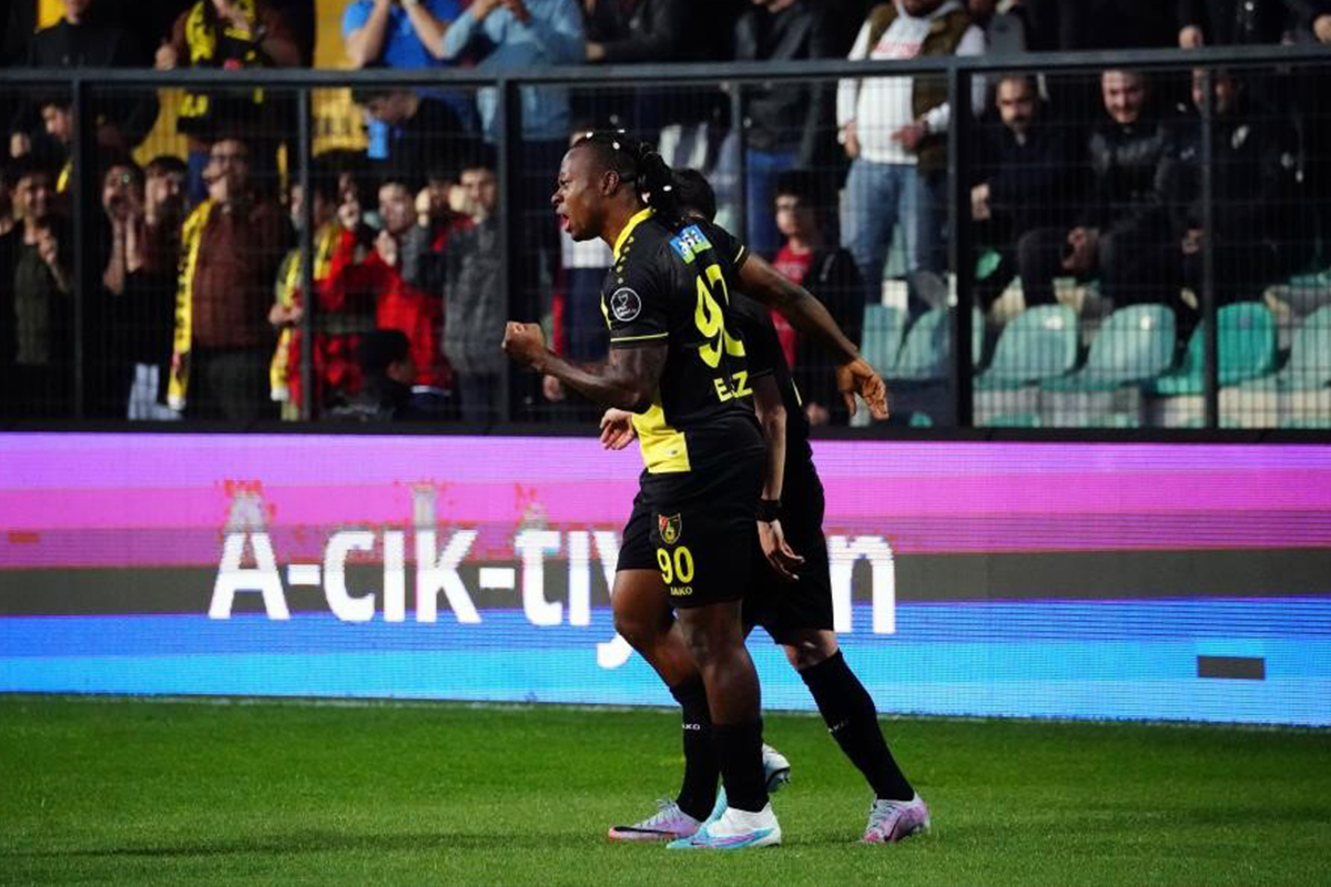 İstanbulspor, son dört haftada aldığı 2 galibiyet ve 2 beraberlikle 8 puan kazanarak küme düşme hattındaki en yakın takipçisi Giresunspor ile arasındaki puan farkını 5'e çıkardı.