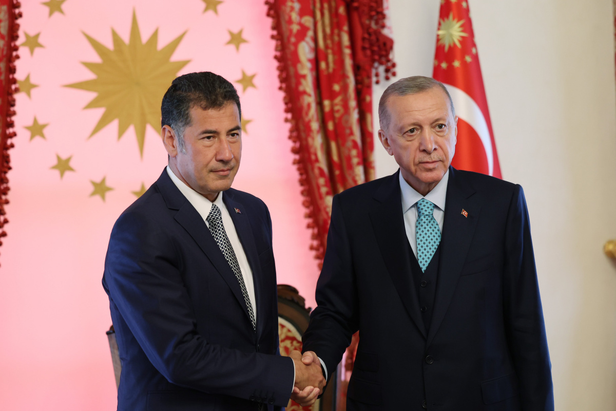 Cumhurbaşkanı Recep Tayyip Erdoğan ile Sinan Oğan bugün Dolmabahçe’de görüşme gerçekleştirdi.