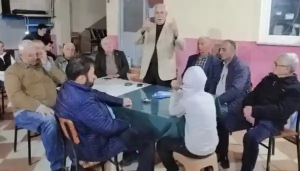 Kırsal mahallelere ve esnafa ziyarette bulunan Millet İttifakı Susurluk İlçe Başkanları seçim politikalarını anlatıp Cumhurbaşkanı Adayı Kemal Kılıçdaroğlu