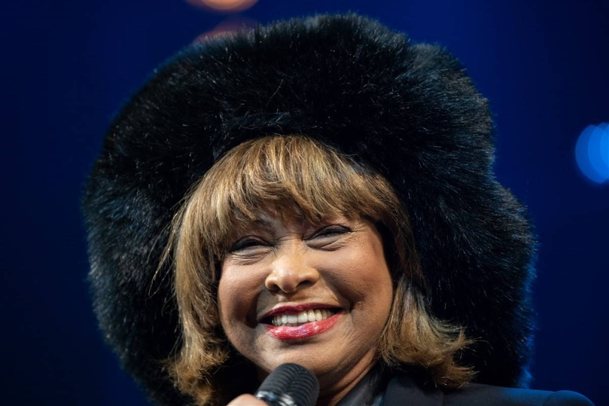 Rock müziğin dünyaca ünlü ismi Rock'n Roll Kraliçesi lakaplı ABD'li sanatçı Tina Turner, 83 yaşında İsviçre'de hayatını kaybetti.