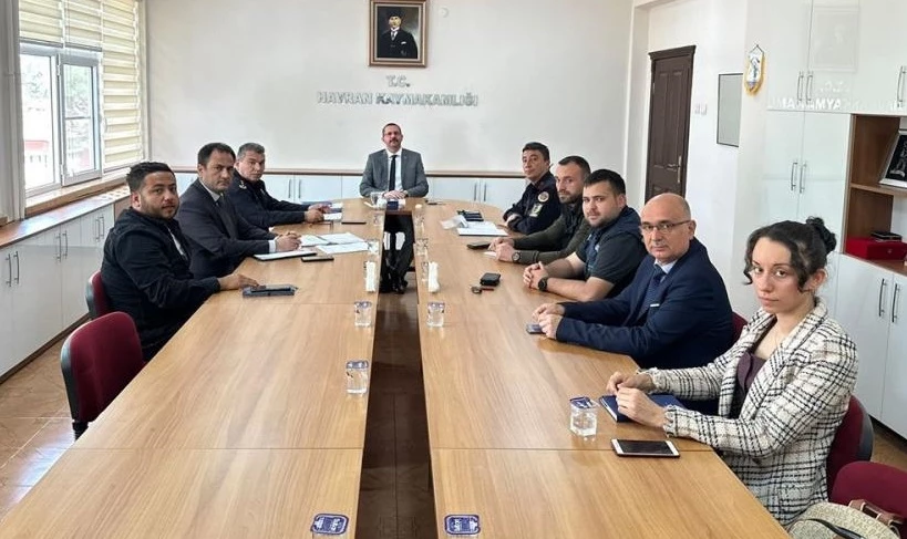 14 Mayıs tarihinde gerçekleştirilecek olan Cumhurbaşkanlığı ve milletvekilliği seçimleri öncesinde Havran ilçesinde seçim güvenliği toplantısı yapıldı.