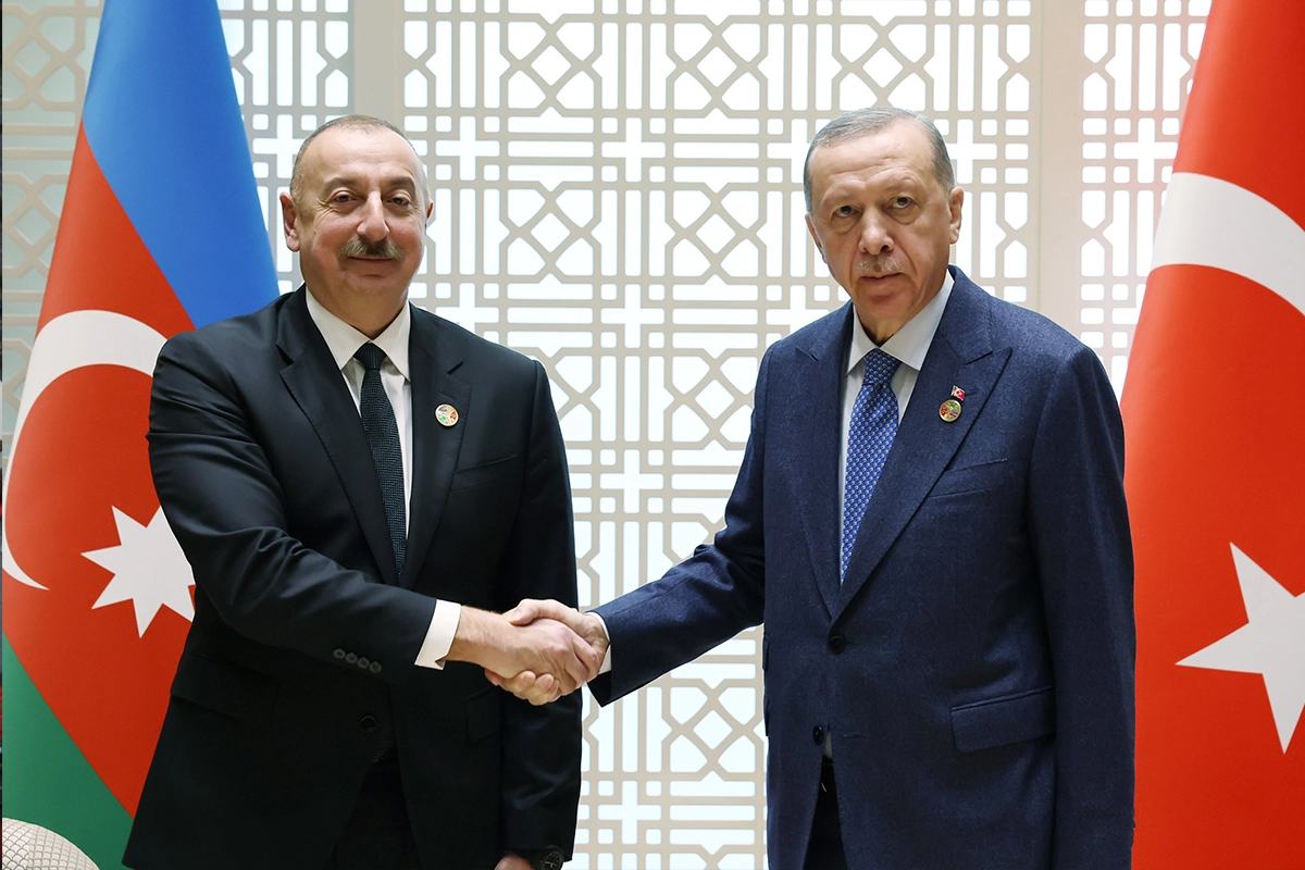 Azerbaycan Cumhurbaşkanı İlham Aliyev, seçimlerde çoğunluk oylarını kazanan Recep Tayyip Erdoğan'ı tebrik etmek amacıyla aradı.
