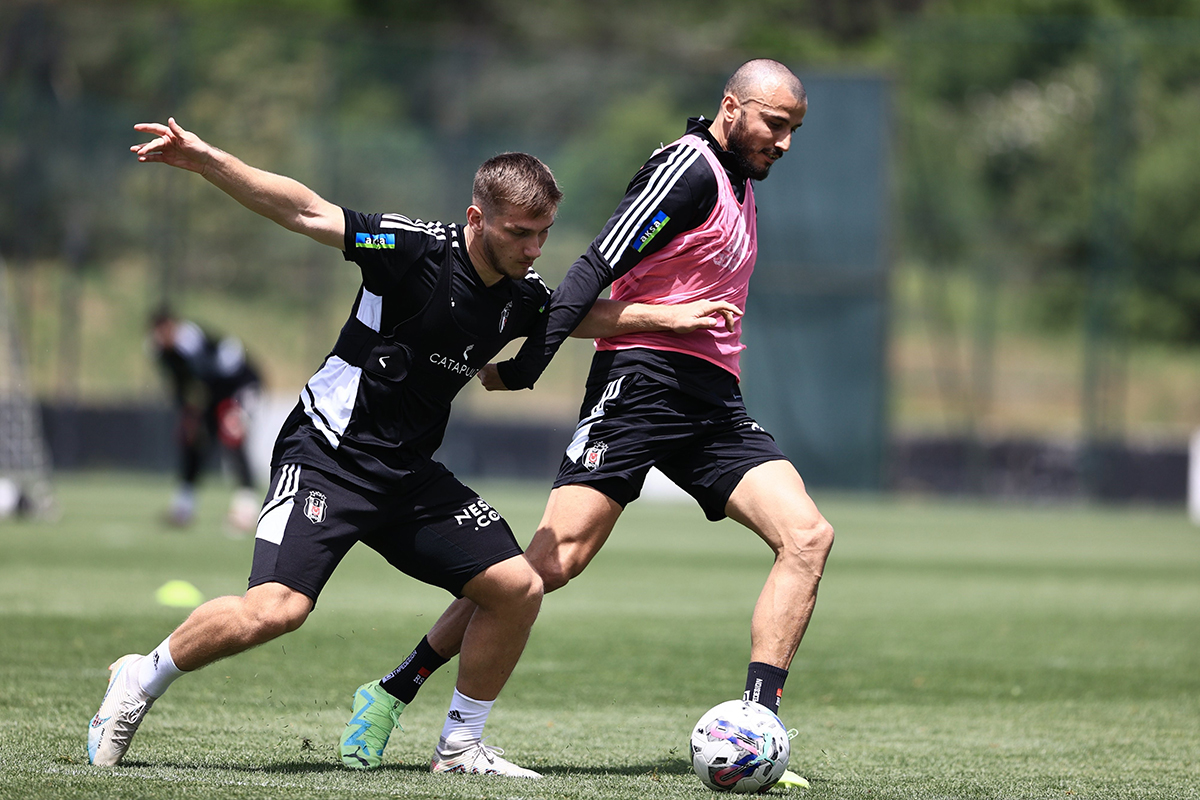 Beşiktaş, Spor Toto Süper Lig’in 34. haftasında Adana Demirspor ile deplasmanda oynayacağı maçın hazırlıklarını, bu sabah yaptığı antrenmanla sürdürdü.