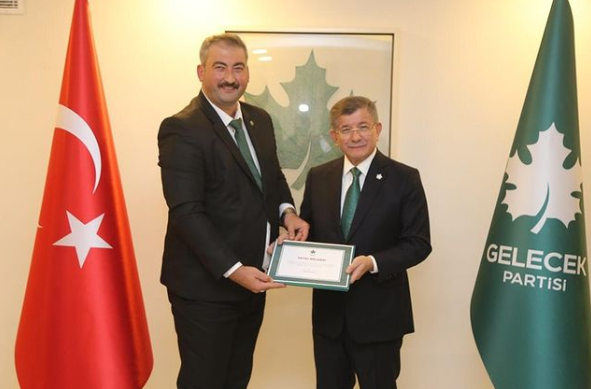 Gelecek Partisi Balıkesir İl Başkanı Ali Ünal sosyal medya hesabından istifa ettiğini duyurdu.