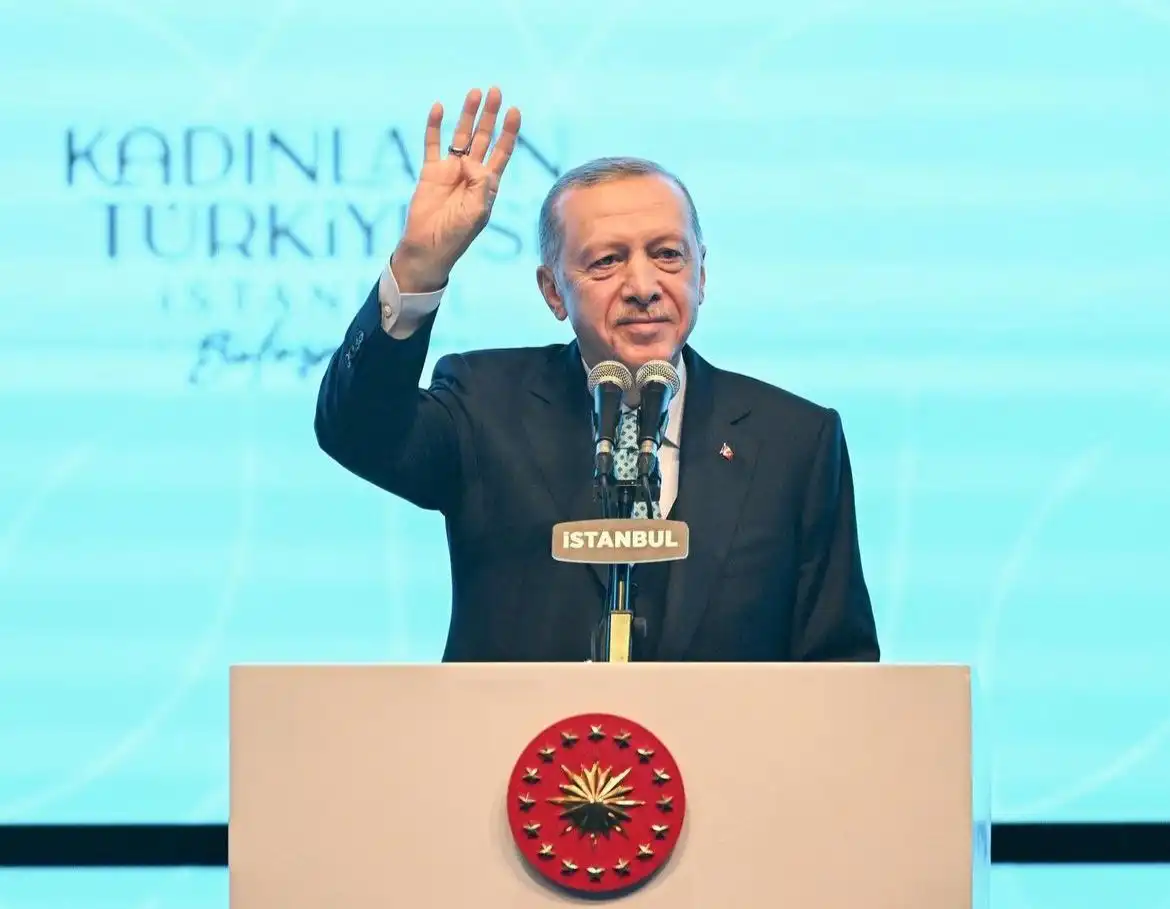 Cumhurbaşkanı Recep Tayyip Erdoğan İstanbul Esenler'deki halk buluşmasında açıklamalarda bulunuyor