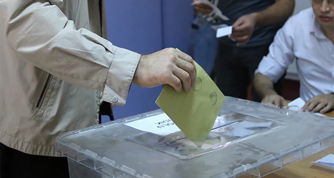 YSK, yurt dışındaki temsilciliklerde ve gümrüklerde oy kullanan seçmen sayısı 1 milyon 763 bin 361 olduğunu açıkladı.