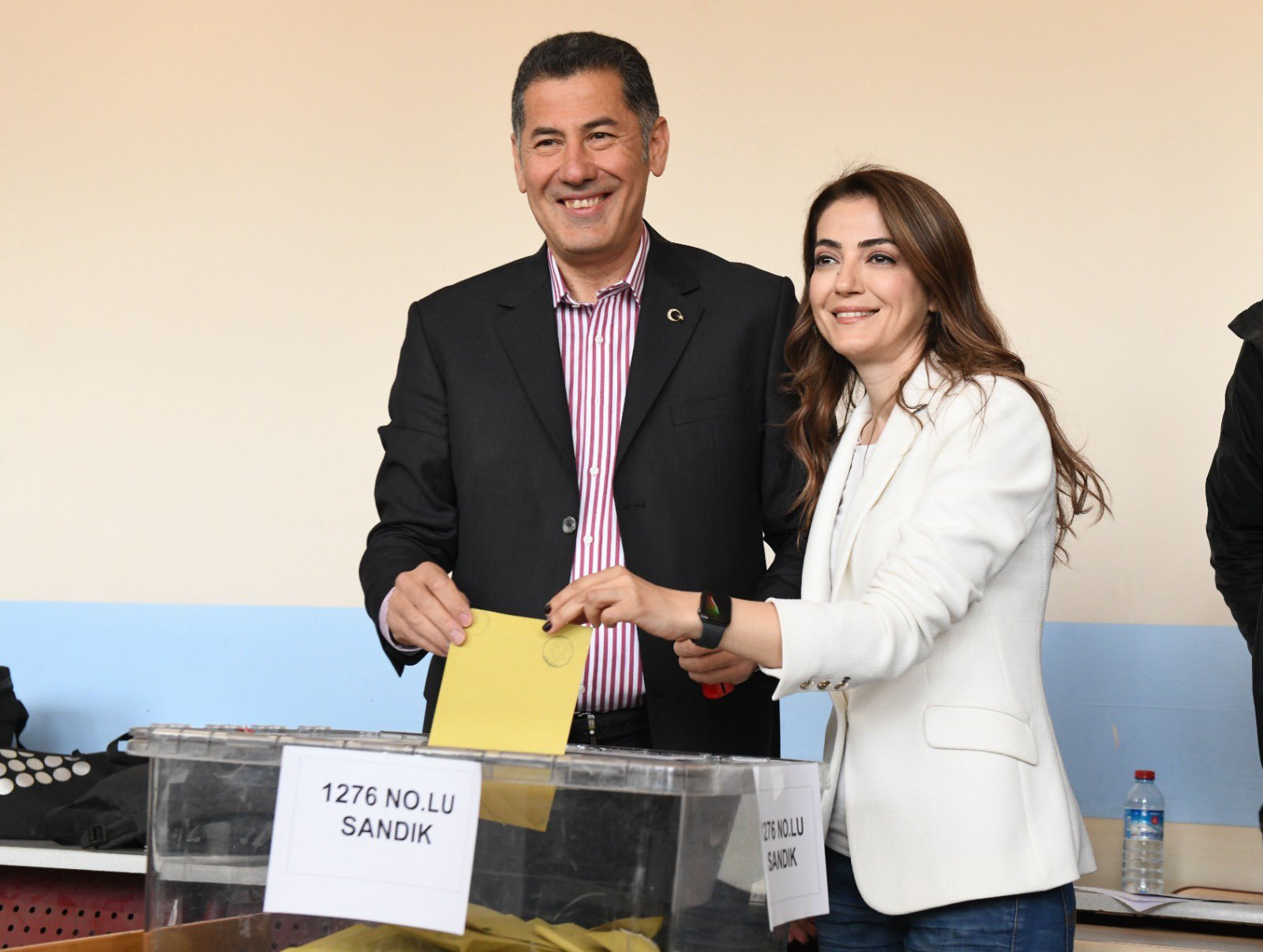 ATA İttifakı Cumhurbaşkanı adayı Sinan Oğan oyunu Ankara'da kullandı.