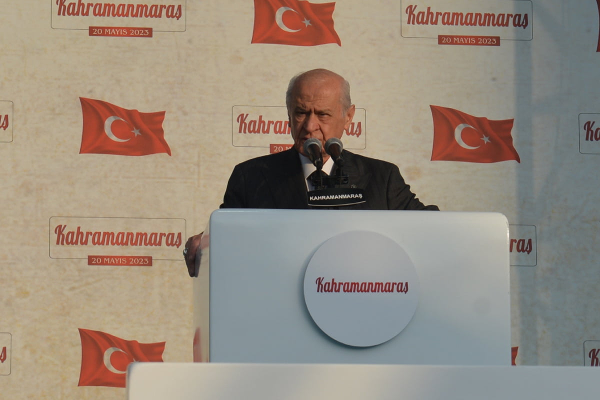 MHP Genel Başkanı Devlet Bahçeli Kahramanmaraşlılara, “Cumhurbaşkanımız Recep Tayyip Erdoğan'ı 13. dönem cumhurbaşkanı yapmak mecburiyetindeyiz" diye seslendi.